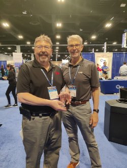 Steve-Siemieniewski-McCray-Lumber-and-Warren-Schuckies-LMC-Regional-Manager.jpg Steve-Siemieniewski-McCray-Lumber-and-Warren-Schuckies-LMC-Regional-Manager.jpg